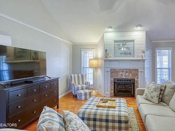 2nd image of 429 Woodgate Dr