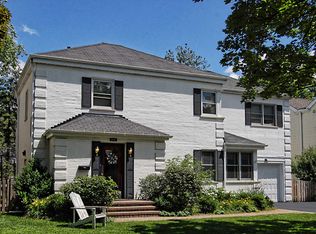 1037 Briarwood Ln, Northbrook, IL
