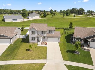 2428 Sunview Dr, Granger, IA 50109