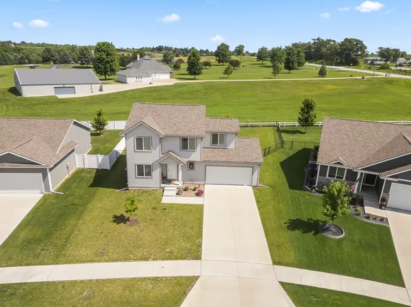 2428 Sunview Dr, Granger, IA 50109