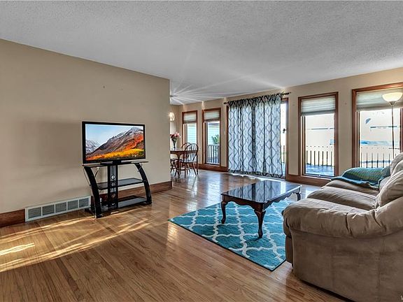 3rd image of 655 Lynbrook Ave