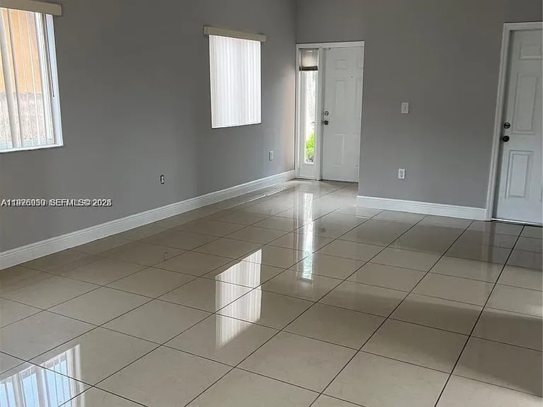 3389 NE 4th St — Photo 5