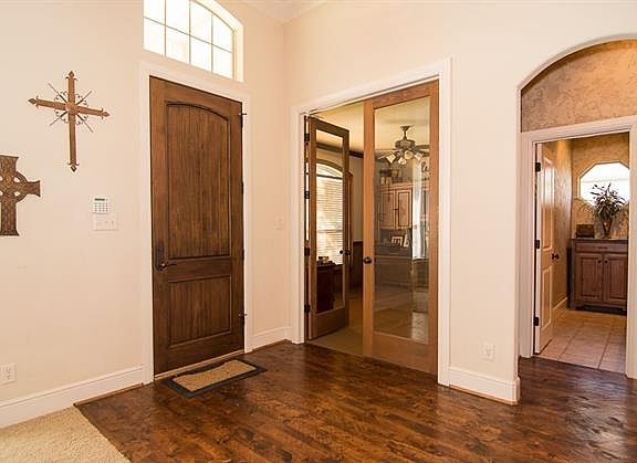 3rd image of 3306 Hunter Oaks Ct