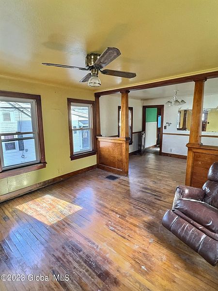 4th image of 11 Wells Street