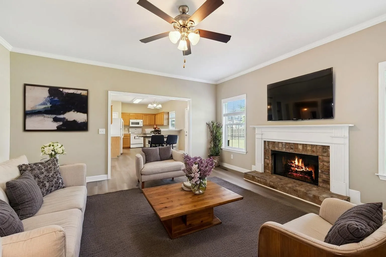 3 bed, 2.5 bath, 2516 sqft, $2,500 — Photo 3