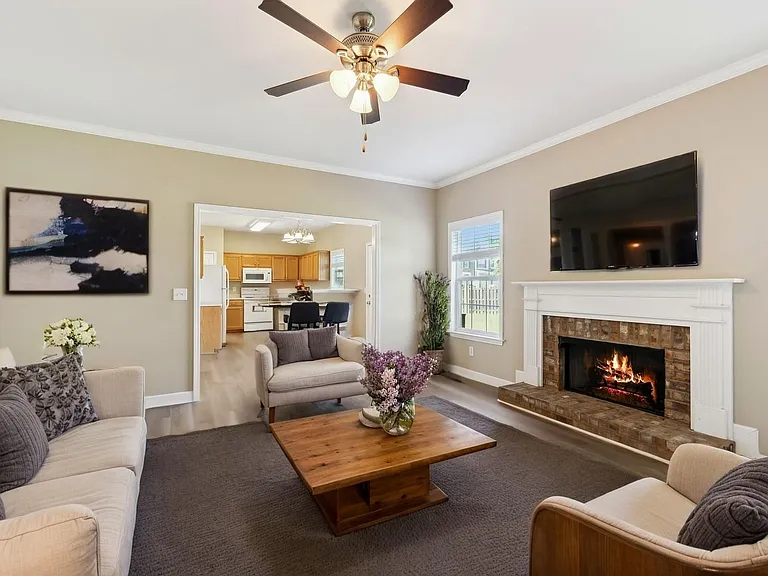 1030 Persimmon Dr — Photo 3