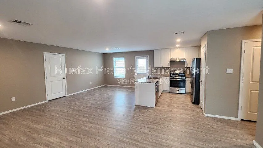 4 bed, 2.0 bath, 1500 sqft, $1,500 — Photo 4