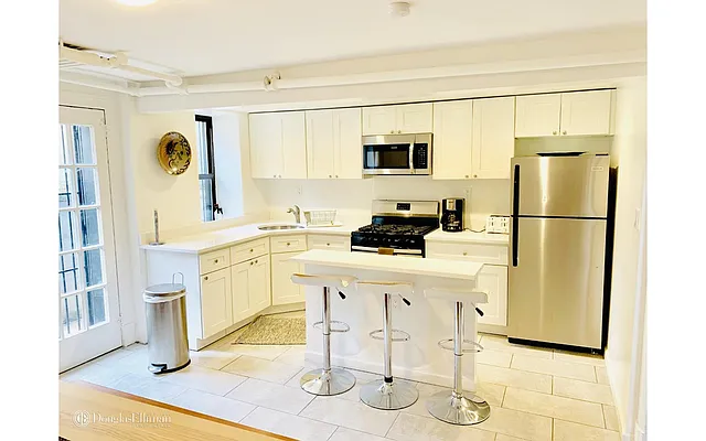 Rented by Douglas Elliman | media 22