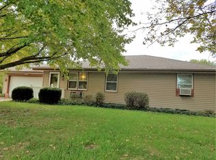 11 Robin Dr, Agency, MO 64401