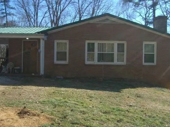 223 Carroll Dr, Fries, VA 24330
