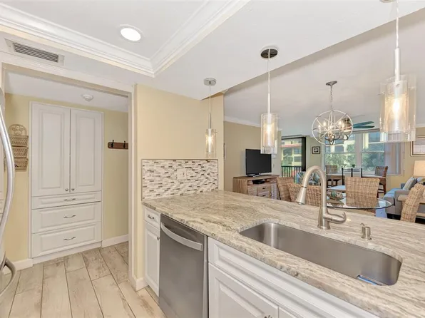 8750 Midnight Pass Rd #202, Sarasota, FL 34242
