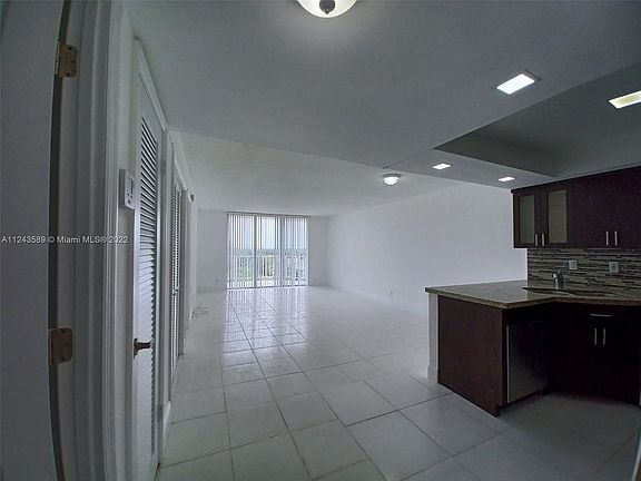 3rd image of 16740 NE 9th Ave APT 805