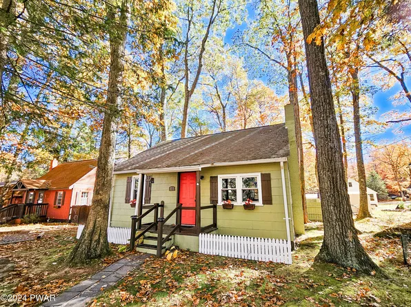 131 E Balsam Rd, Greentown, PA 18426