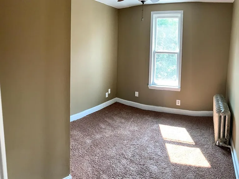 417 Leverington Ave — Photo 7