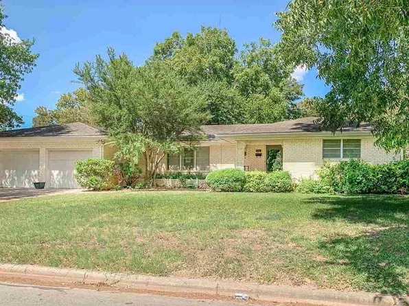 701 Sunset Dr, Burkburnett, TX 76354