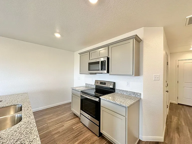 5913 Betty Lou Dr — Photo 5
