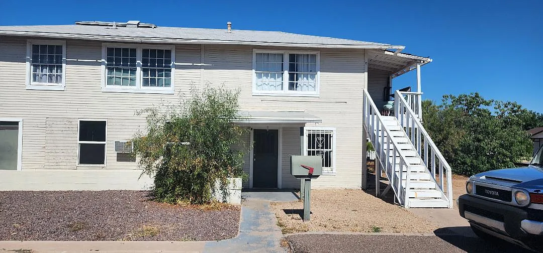 2 bed, 600 sqft, $1,300 — Photo 1
