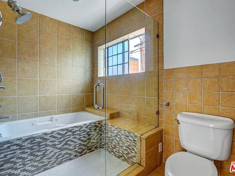 456 1/2 Smithwood Dr — Photo 17