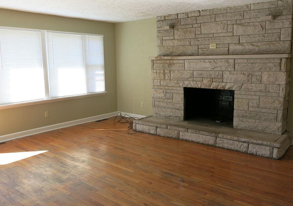 2nd image of 2205 S 35th St