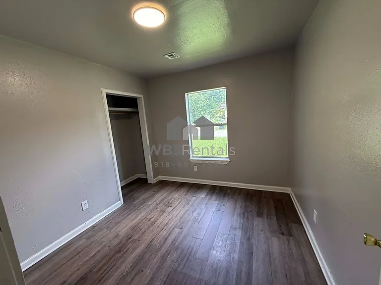 917 N Vinita Ave — Photo 10