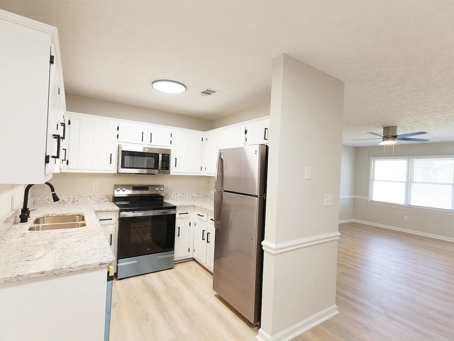 3 bed, $1,350 — Photo 3