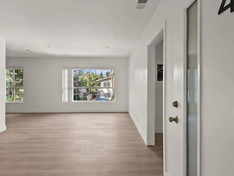 904 N Gardner St #4 — Photo 1