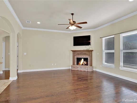 3rd image of 1010 Green Wood Cir