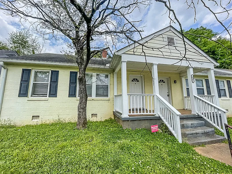 2 bed, 1.0 bath, 656 sqft, $1,045 — Photo 3
