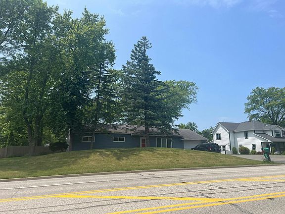 3rd image of 640 N Quentin Rd