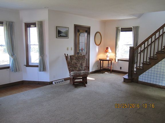 4th image of 10221 Dickens Ave