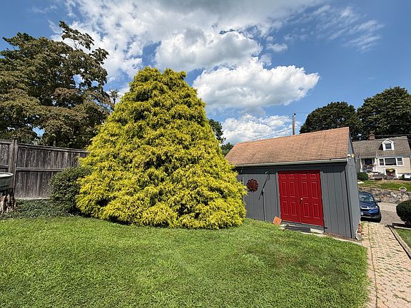 3rd image of 57 W Parish Rd