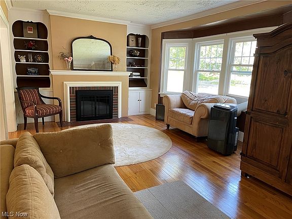 2nd image of 2184 Cottage Grove Dr