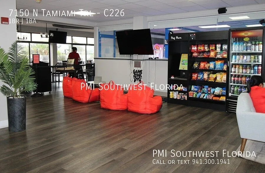 Move In Special! Annual Studio At Sarasota Bayfront- Fully Furnished! — Photo 3