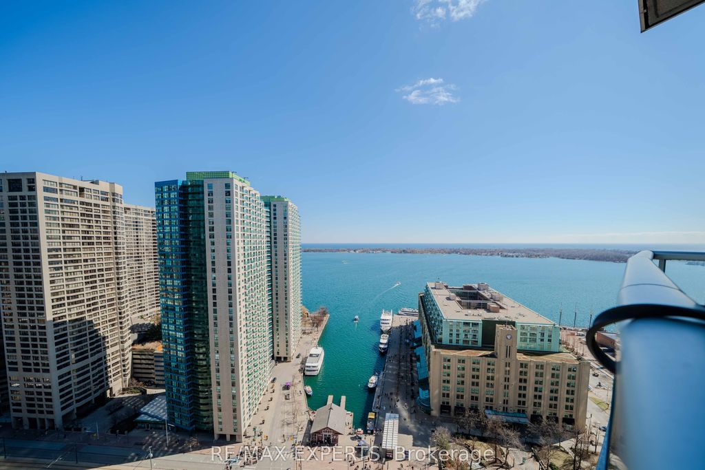 Apartment in Toronto, St Lawrence-East Bayfront-The Islands, Golden Horseshoe - View 3