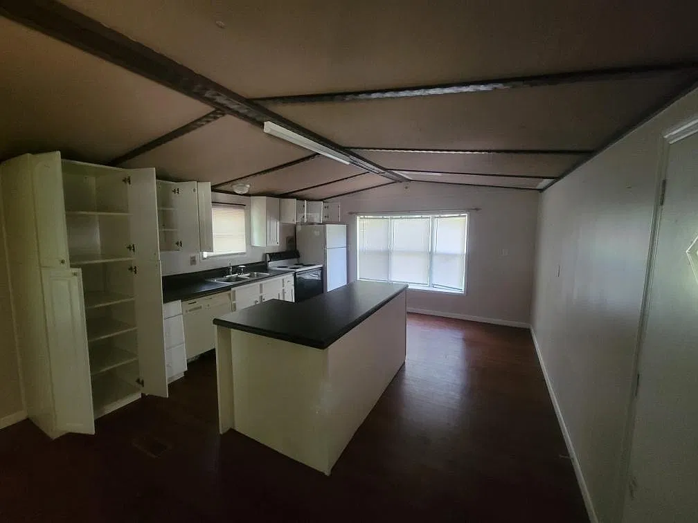 2 bed, 773 sqft, $875 — Photo 2