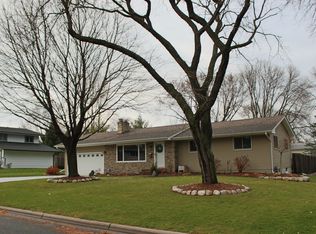 8360 Patsy Ln, Golden Valley, MN 55427