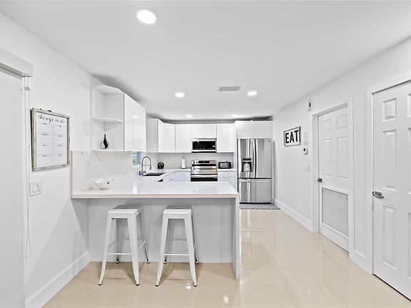 5th image of 6431 NW 34th Avenue