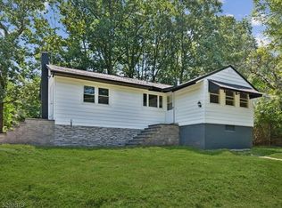 17 Tufts Trl, Hopatcong, NJ 07843