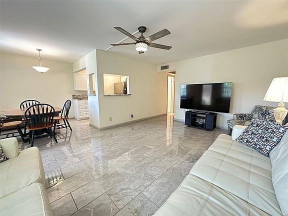 3rd image of 26 Farnham B #26