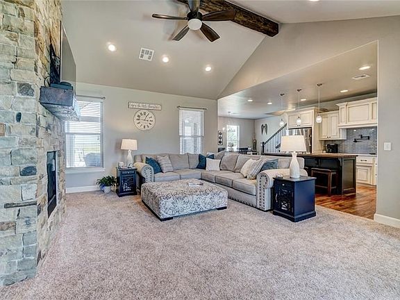 5th image of 44675 Kingsbury Ln