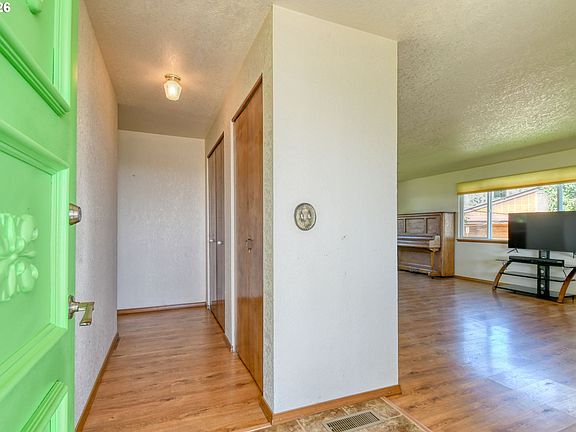 5th image of 1107 SW 23rd St