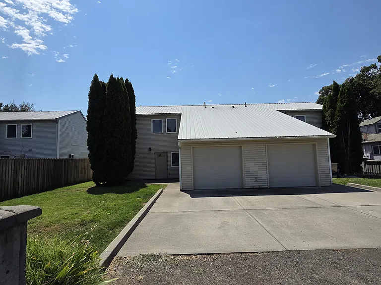 1819 Pleasant St — Photo 15