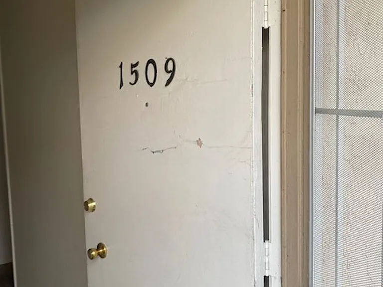 1501 E 4th St — Photo 2