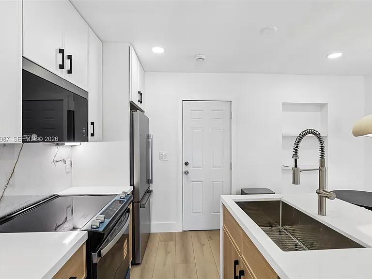 6595 SW 31st St — Photo 15