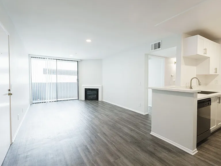 1223 Federal Ave — Photo 54