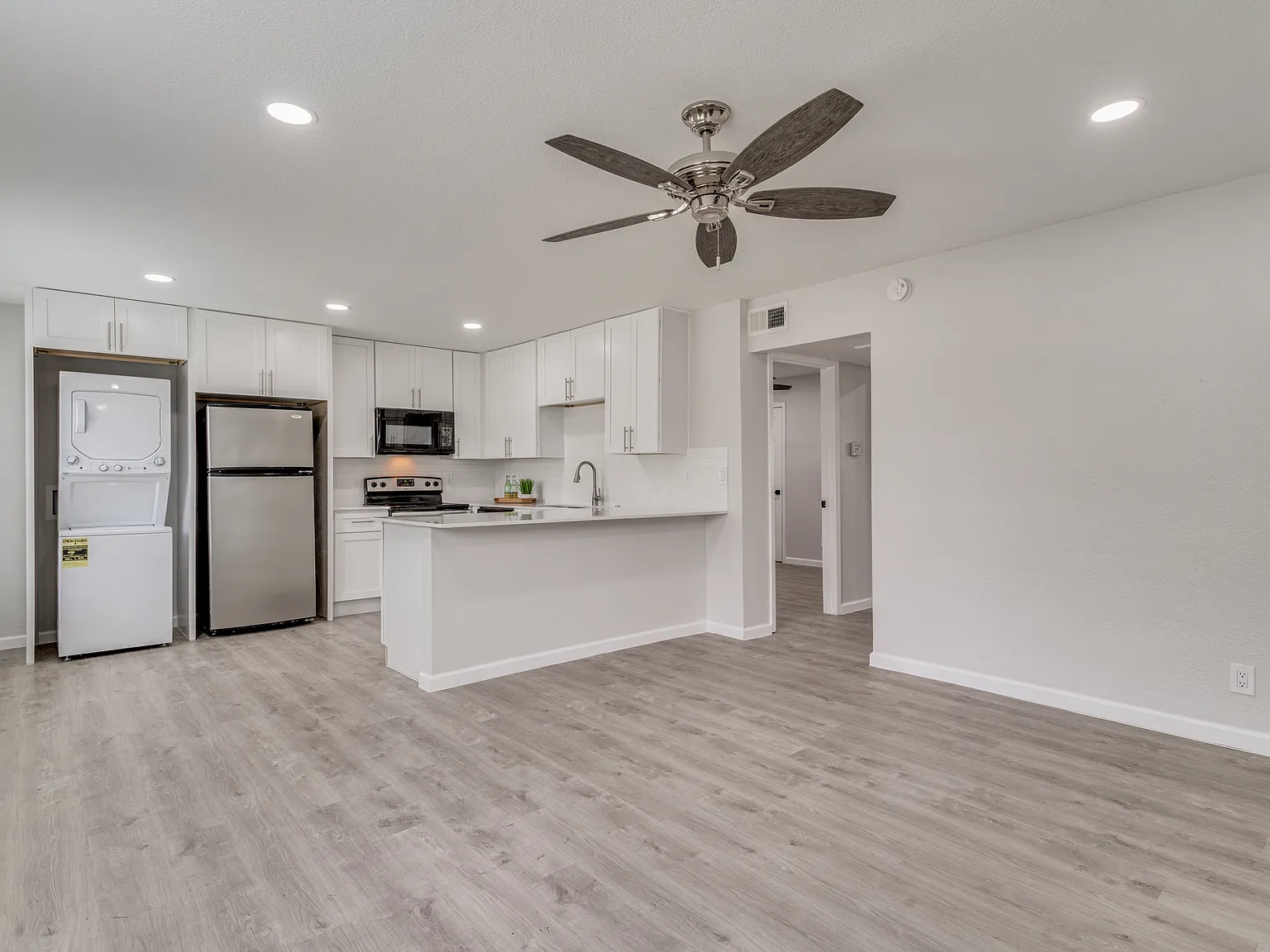 2 bed, 825 sqft, $1,435 — Photo 3