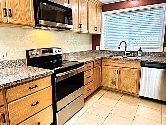 4th image of 2131 Collins Rd