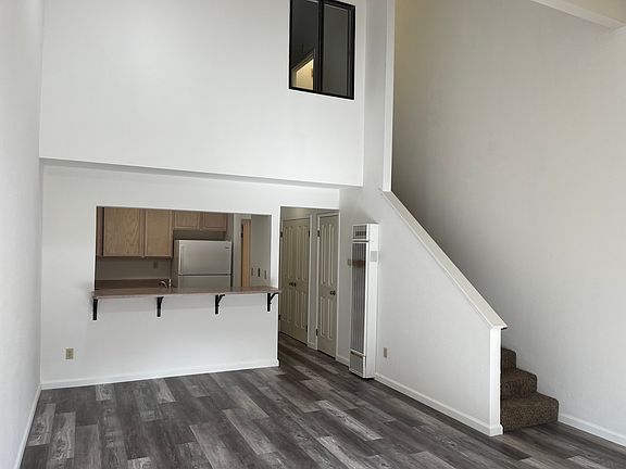 3rd image of 537 Norlee St