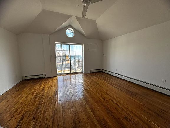 5th image of 924 Dean Ave APT 2