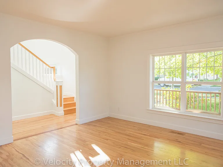 2954 NE Red Oak Dr — Photo 6